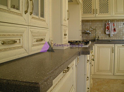 Угловая столешница из кварцевого агломерата Caesarstone Mink 4350